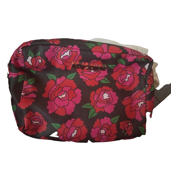 Betsey Johnson Pink And Red Colored Roses On Black Vinyl Cosmetic Bag W/Wristlet - Picture 1 of 4